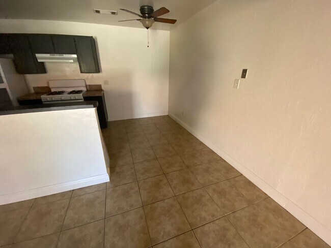 Foto del edificio - 920 W Cameron St