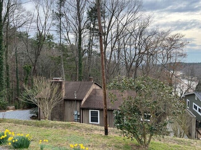 Building Photo - Morganton Rental Close to Lake James!