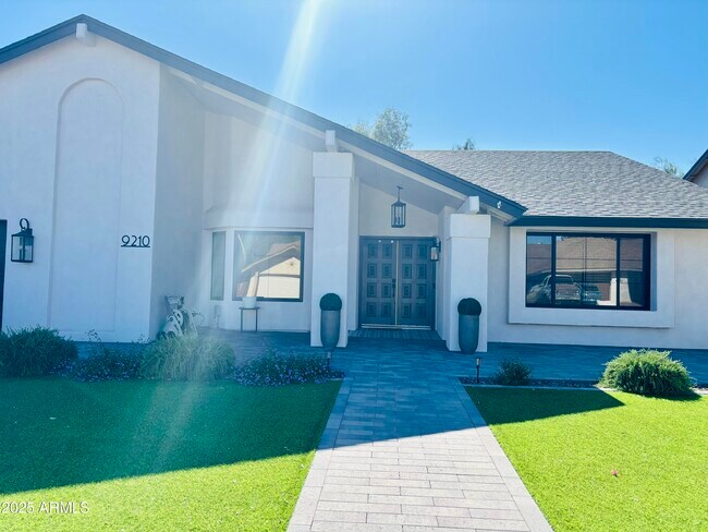 Building Photo - 9210 S Heather Dr