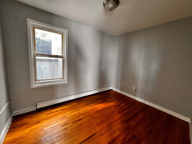 Foto del edificio - 179 Armstrong Ave