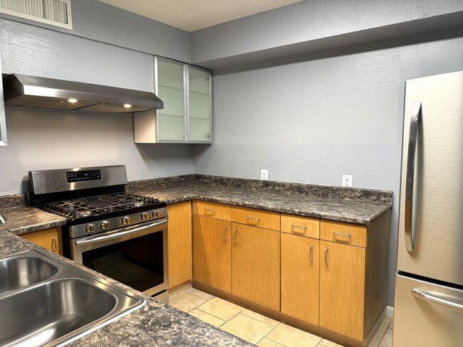 Building Photo - 218 Halbart Dr