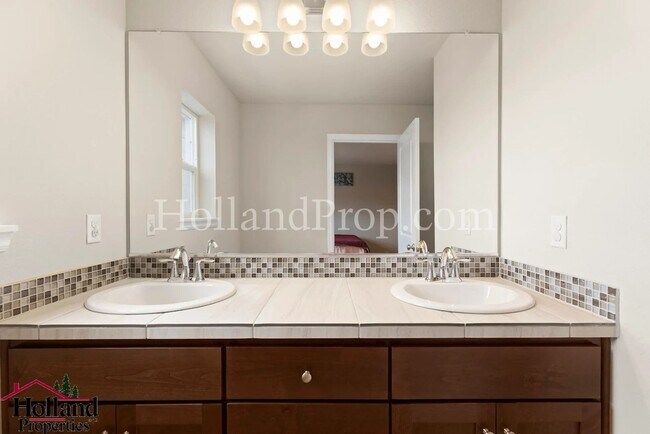 Building Photo - Beautiful 3-Bedroom Home for Lease – Prime...