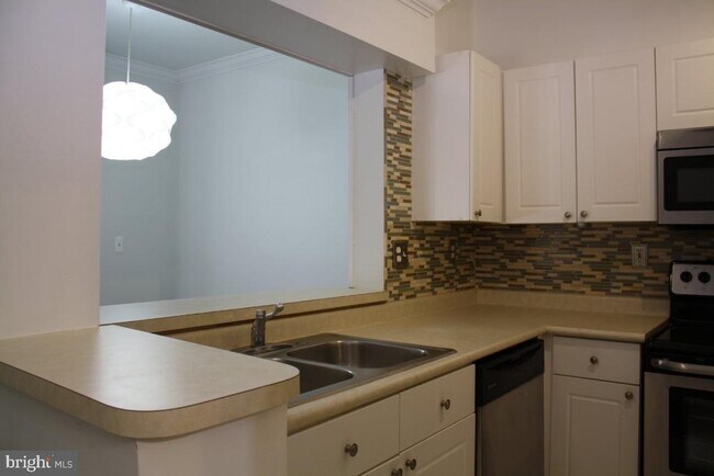 Building Photo - 4561 Strutfield Ln