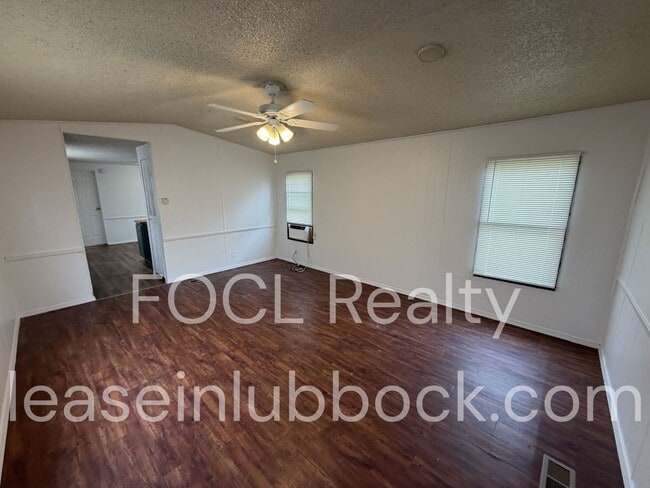 Building Photo - 3 Bed, 2 Bath Mobile Home in Roosevelt School District