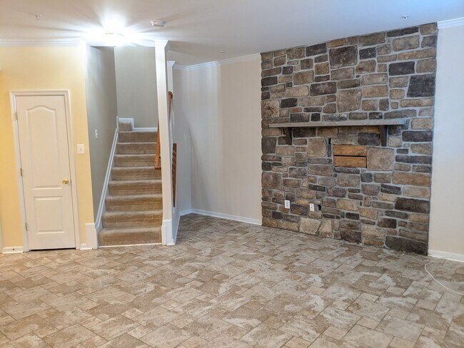 Foto del edificio - 3 Level townhouse in Frederick available e...