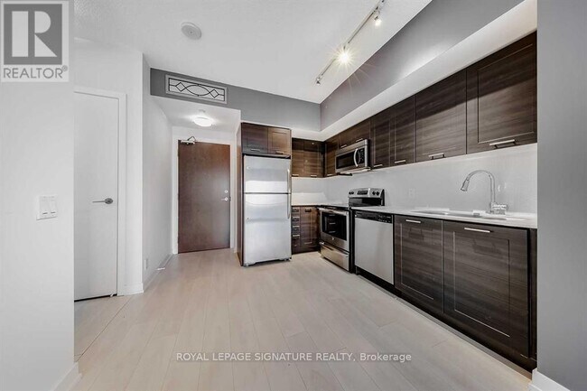 Building Photo - 2200 Lake Shore Blvd W