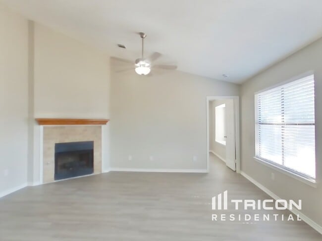 Foto del edificio - 1302 Texas Oak Way