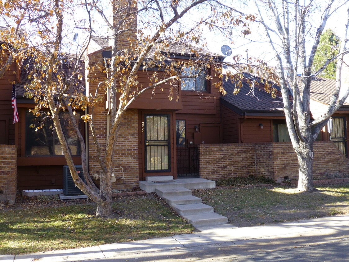Primary Photo - 2685 S Dayton Way