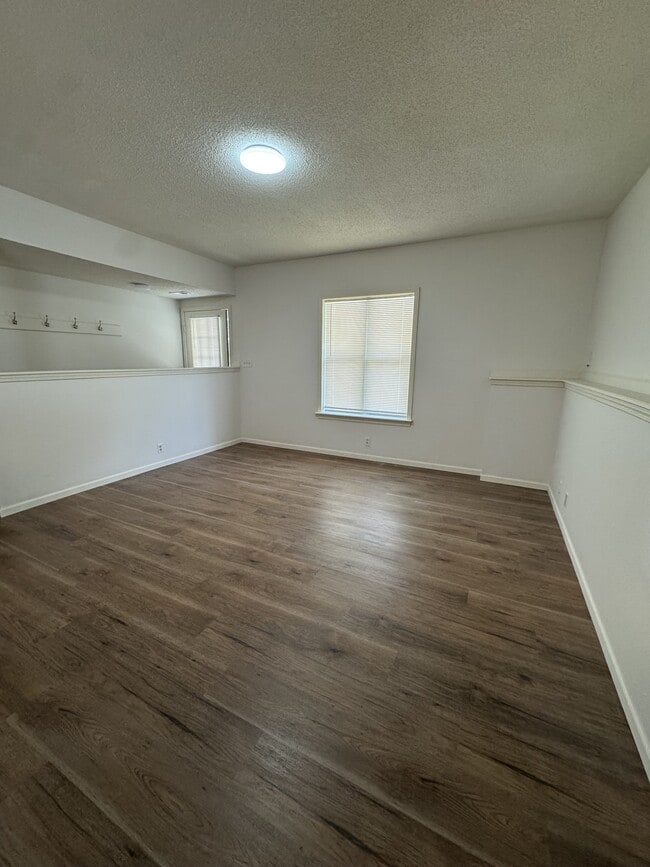 Building Photo - 725 Kiowa St