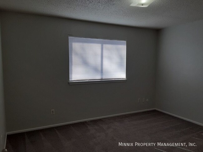 Building Photo - Plainview Apartments 2 Bedroom 1 Bath - Ca...