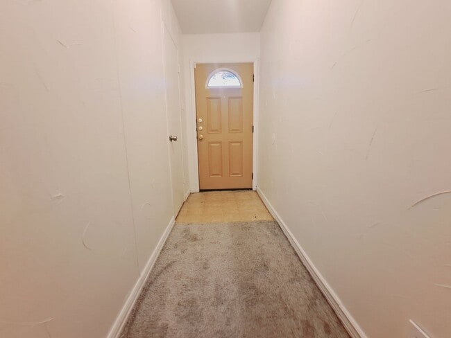 Building Photo - Affordable 3/2/1 Available Now!