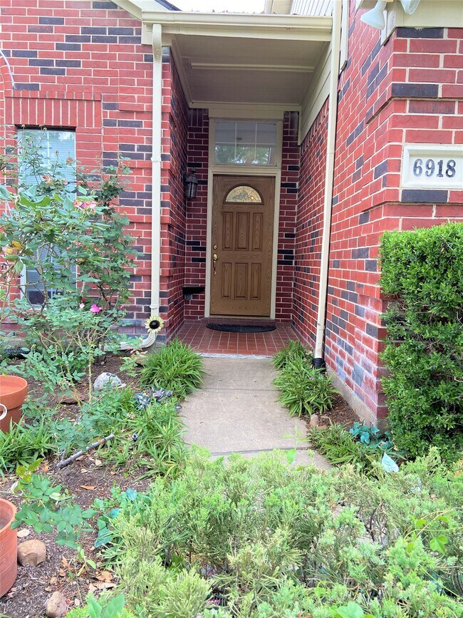 Foto del edificio - 6918 Springcrest Ct