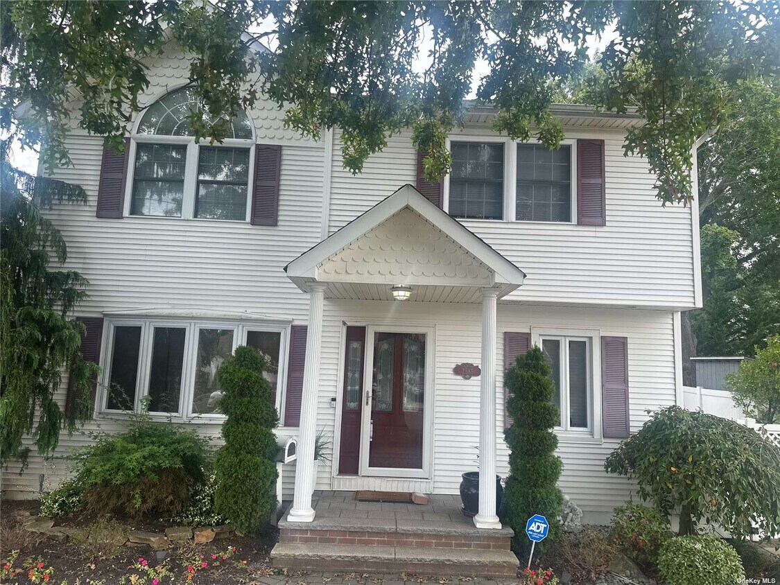 Primary Photo - 2585 Oceanside Rd