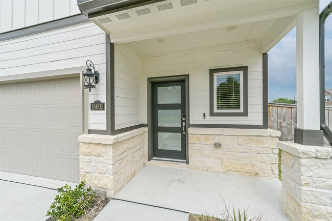 Foto del edificio - 18602 Etta Pnes Cir