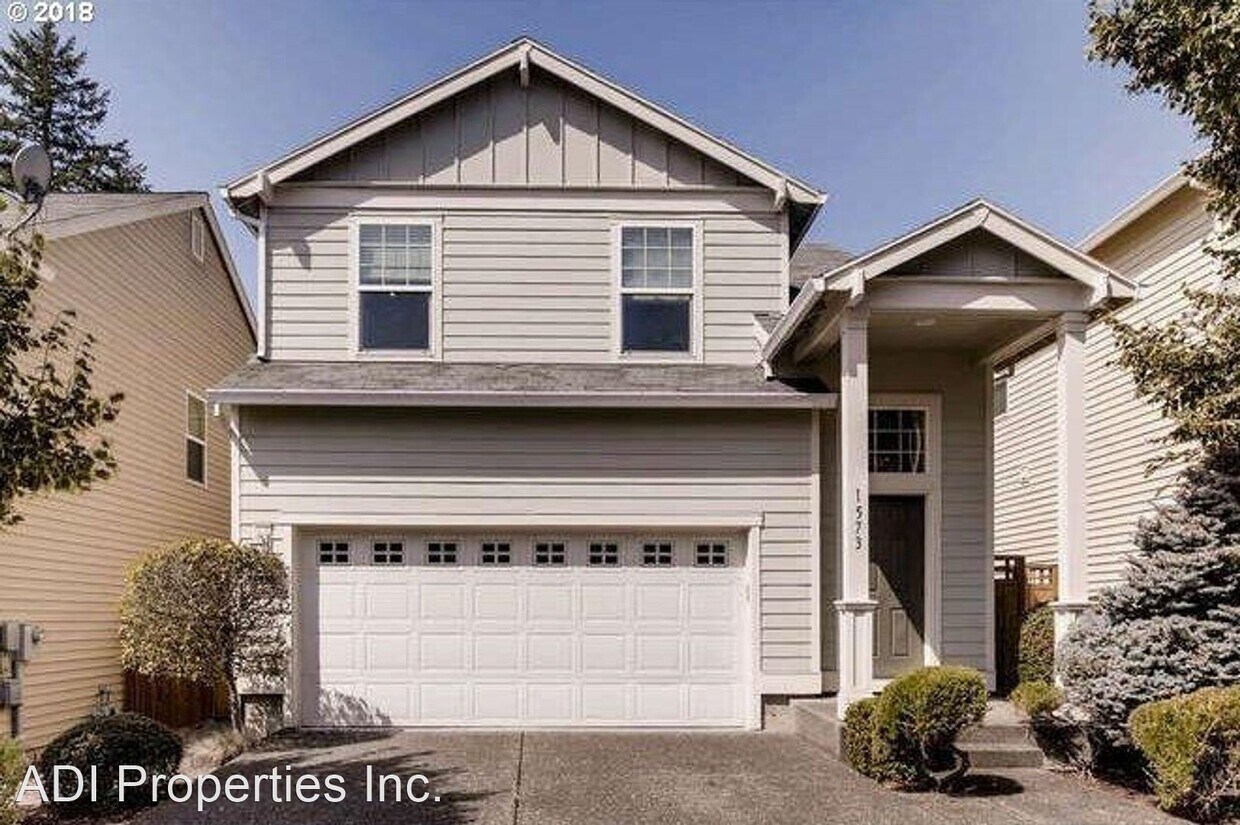 3 br, 2.5 bath House 1573 NE Challis Place House Rental in