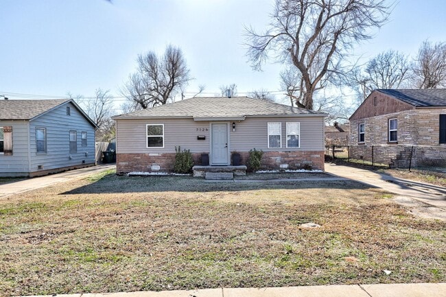 Building Photo - Charming 2-Bedroom Home