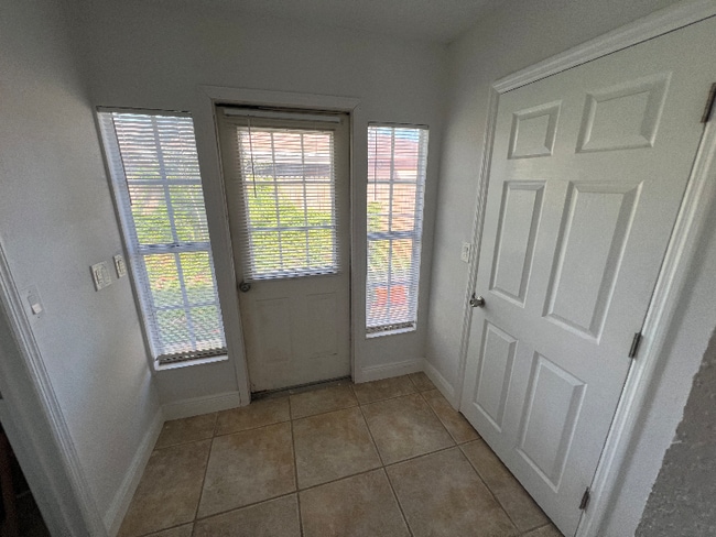 Building Photo - 2722 SE 16th Pl