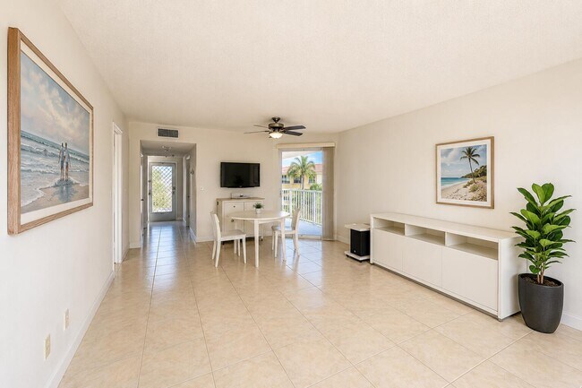 Foto del edificio - 6700 Royal Palm Blvd