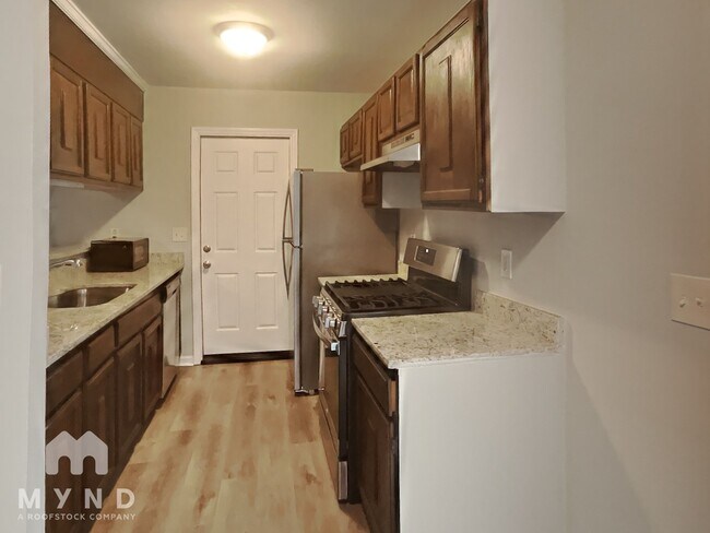 Building Photo - 6732 Woodwedge Dr