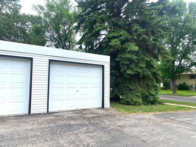 Building Photo - 202 35th Ave N