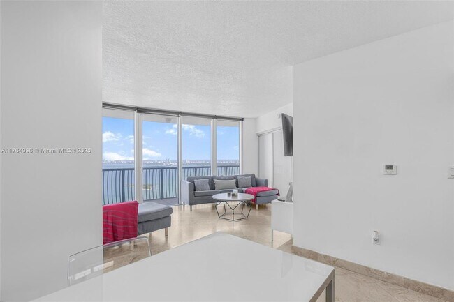 Building Photo - 1750 N Bayshore Dr