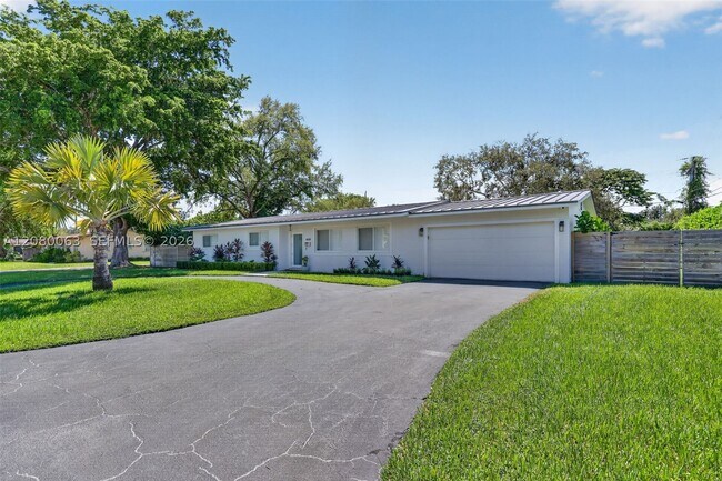 Building Photo - 14220 SW 86th Ave