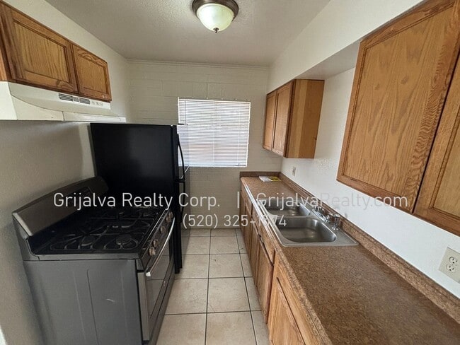 Building Photo - 2814 S Coconino Vista