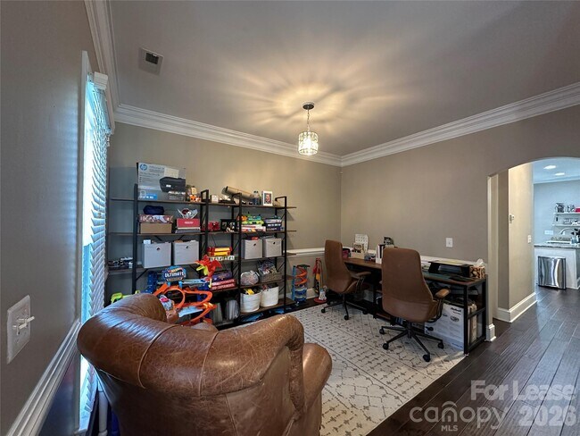 Foto del edificio - 819 Stargard Ct