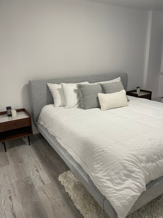 Building Photo - SKYLINE PLAZA