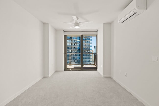 Building Photo - Sky Ala Moana West — 2 Bed / 2 Bath / 2 Pa...