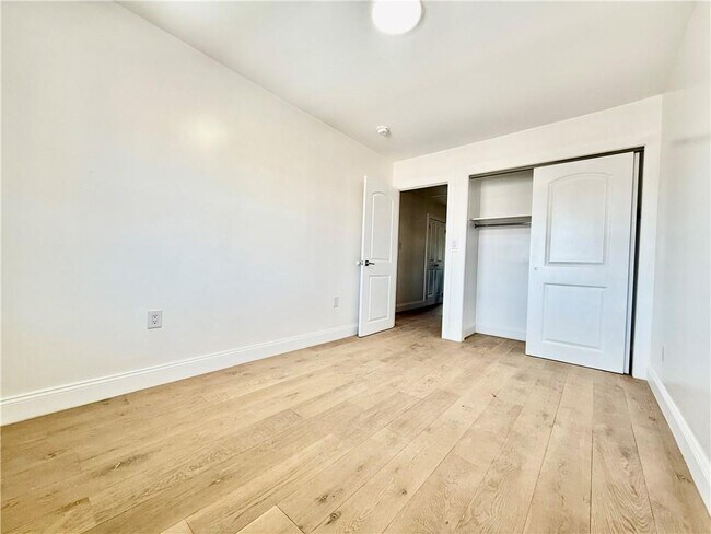 Foto del edificio - 1807 Shore Pkwy
