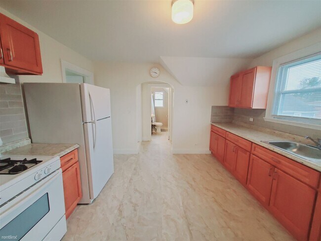 Building Photo - 1 br, 1 bath Condo - 32 Columbus Ave Apt C