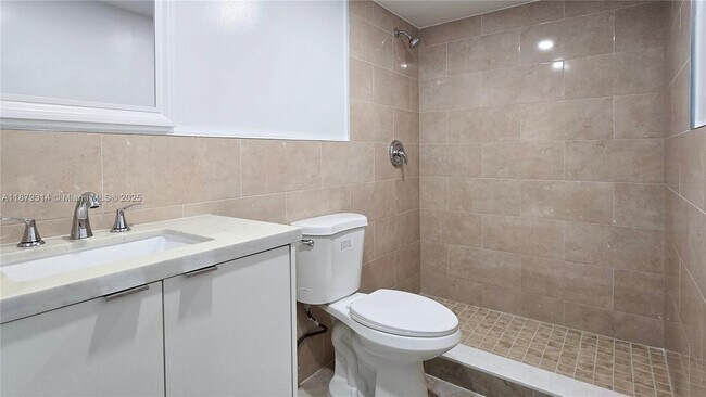 Foto del edificio - 6115 NW 186th St