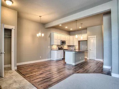 Building Photo - 6320 Pumpkin Ridge Dr. #3