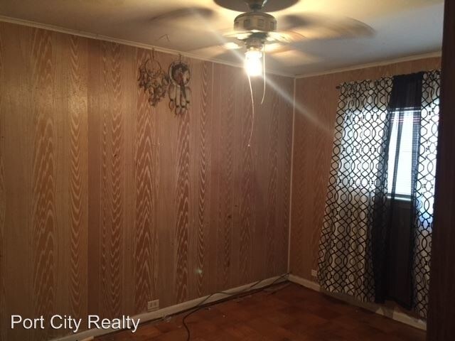 Building Photo - 3 br, 1.5 bath House - 922 Windsor