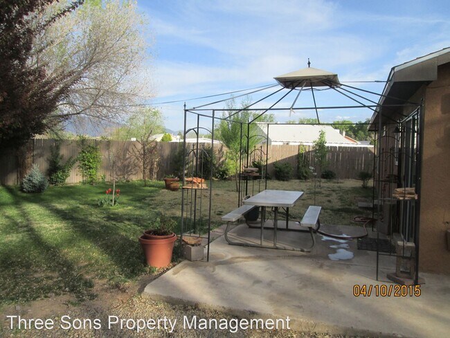 Building Photo - 3 br, 2 bath House - 268  Osuna NW