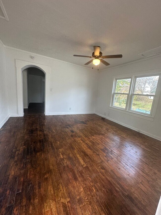 Foto del edificio - Step into this adorable 2-bedroom, 1-bathroom home—full of charm and thoughtful updates!