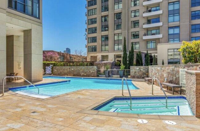 Foto del edificio - 645 Front St