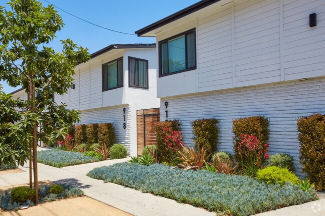 Foto del edificio - 910-930 Freeman Ave