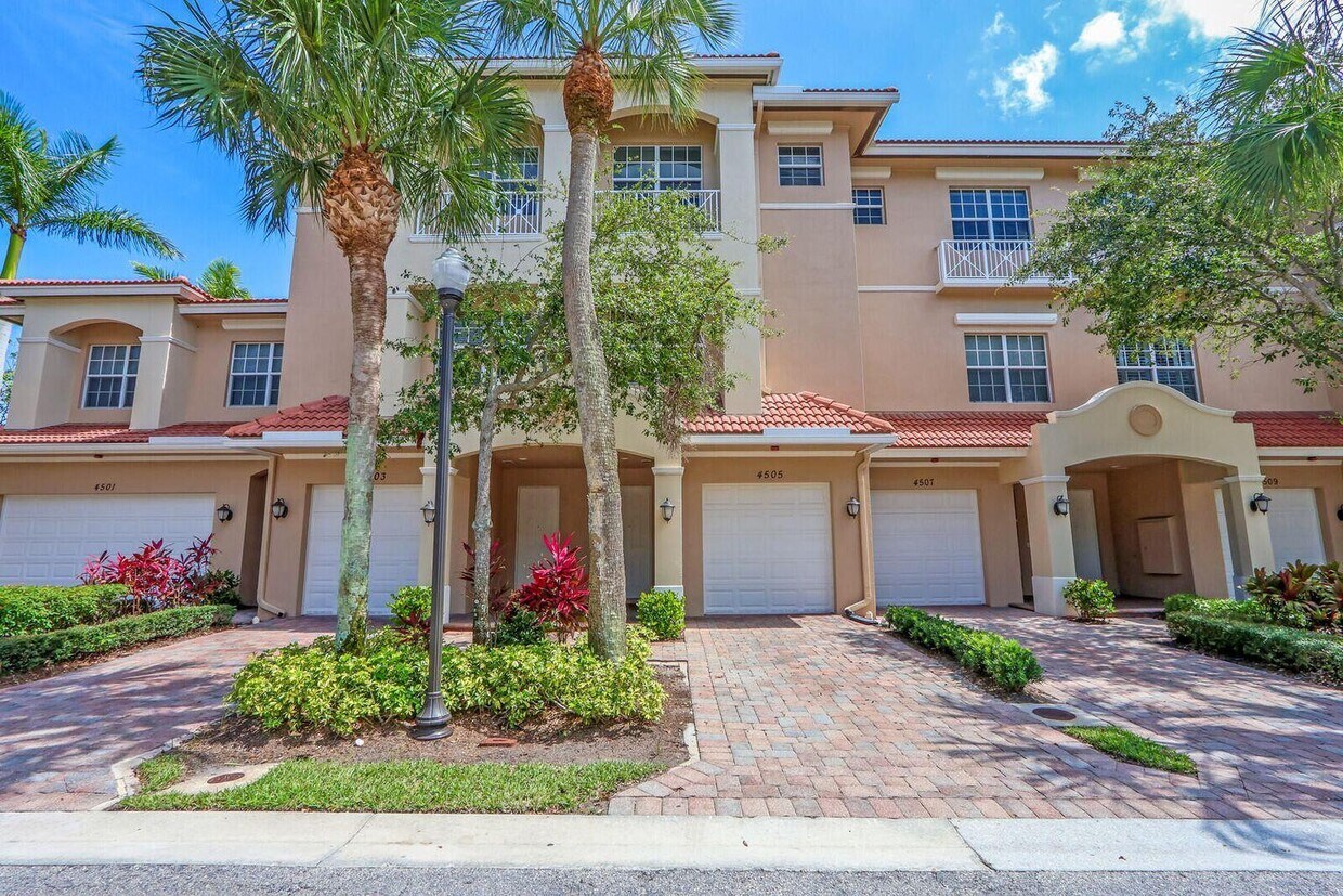 Primary Photo - 4505 Artesa Way S