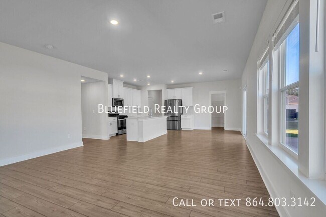 Foto del edificio - 308 Garrison Grove Dr