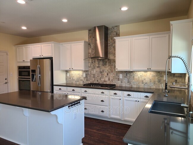 Building Photo - 2912 Longboat Key Way