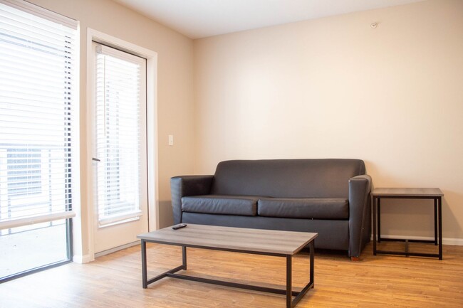 Interior Photo - 1010 W Stoughton