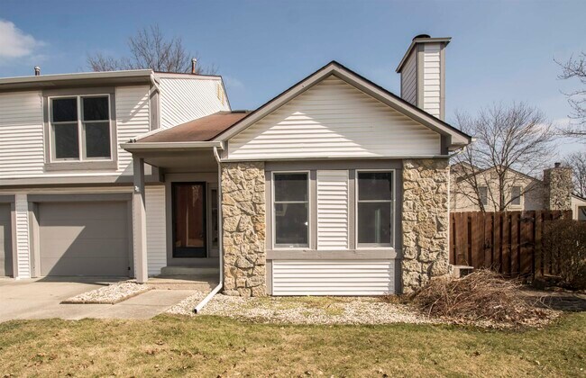 Foto del edificio - 6228 Sawmill Woods Dr