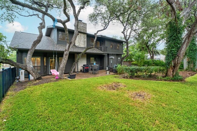 Foto del edificio - 5900 Cartwright Cove