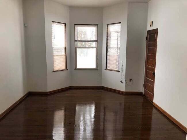 Building Photo - 4440 W Augusta Blvd