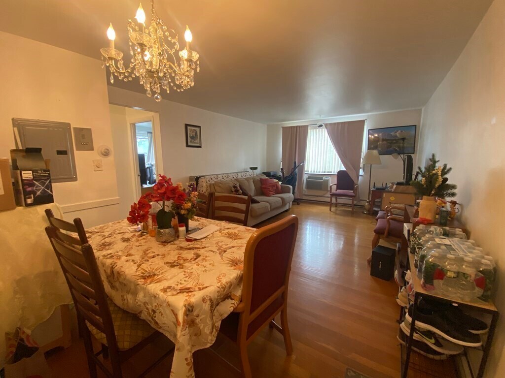 Primary Photo - 190 Mt Auburn St