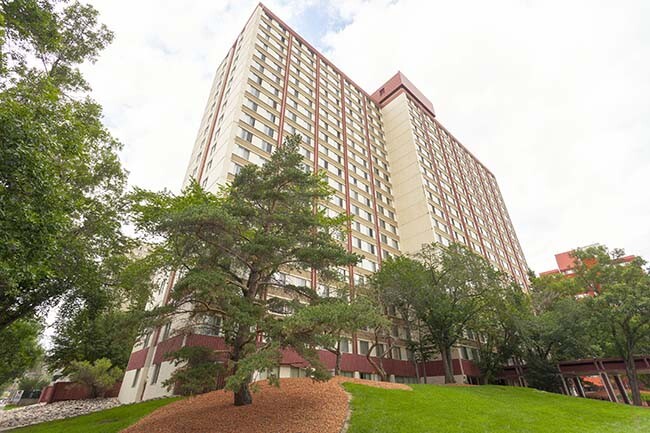 Photo du bâtiment - Garneau Towers Apartments