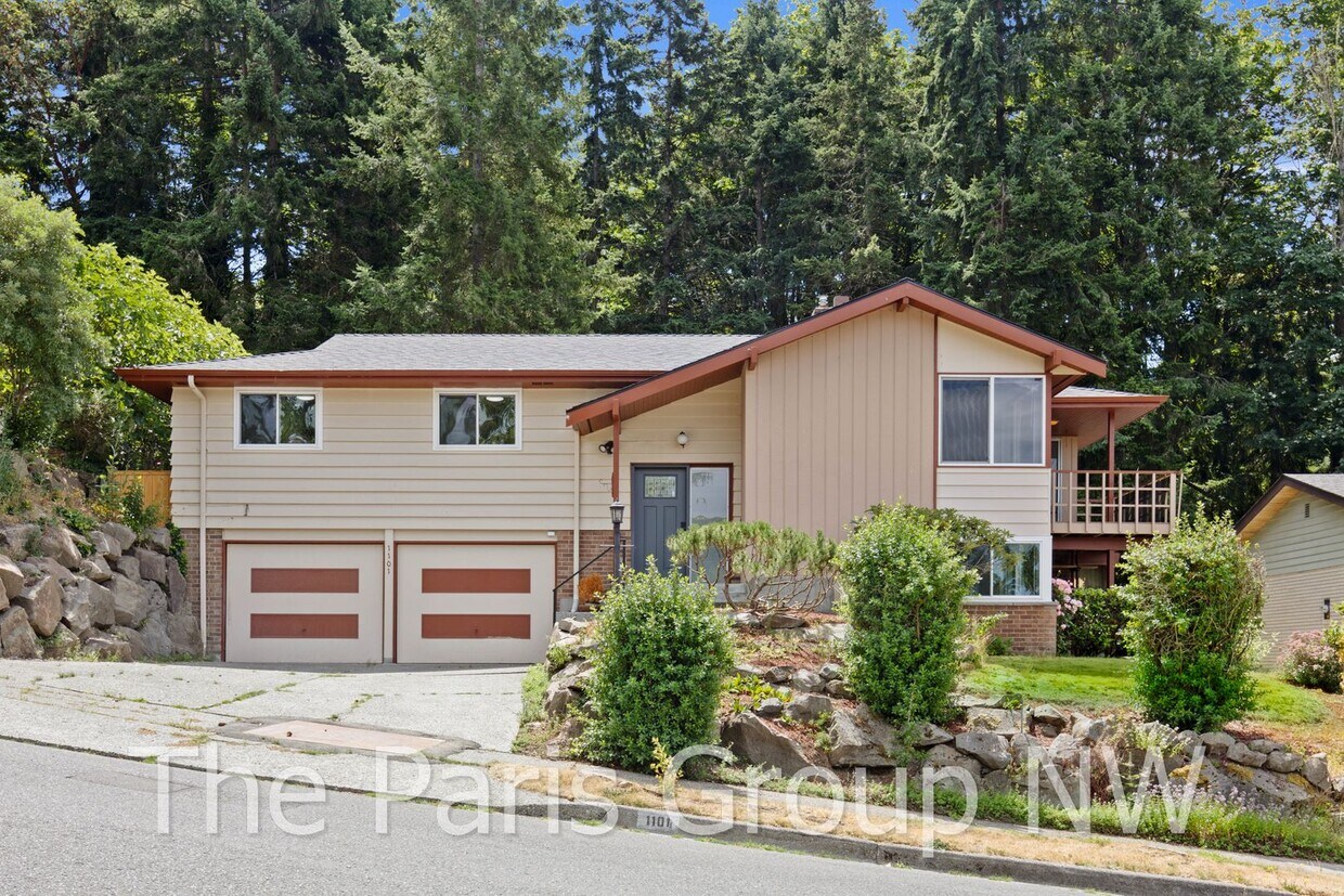 Primary Photo - Lovely 2025 Remodeled Shoreline 4BR in Ric...