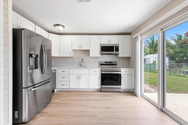 Foto del edificio - 9265 Bloomfield Dr